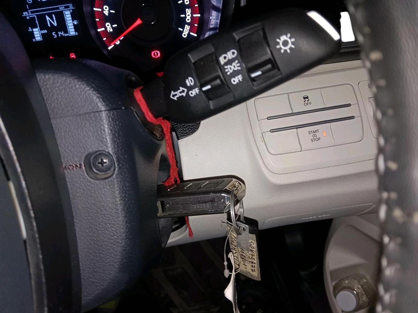 2025 Mahindra XUV 3XO REVX M 1.2 Petrol, Petrol, Manual, 514 km, interior