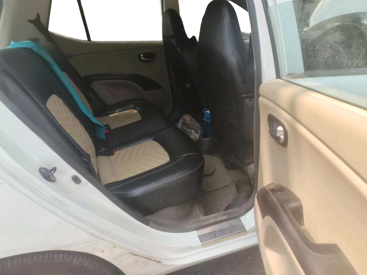 2012 Hyundai i10 MAGNA 1.2, Petrol, Manual, 1,00,142 km, interior