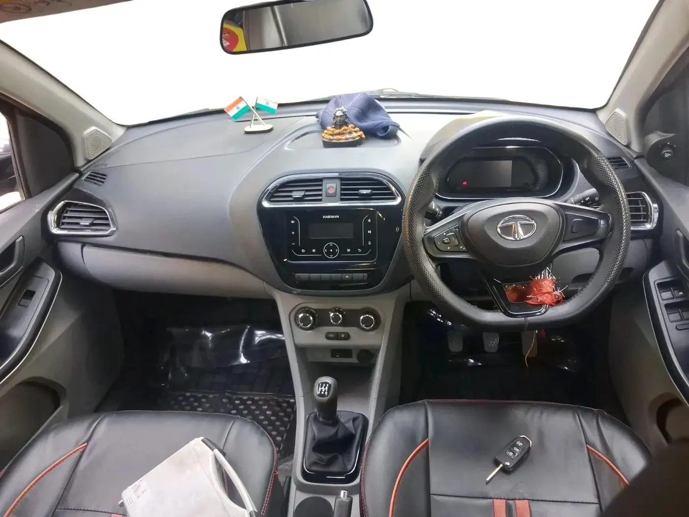 2022 Tata Tiago XT CNG, CNG, Manual, 66,160 km, interior