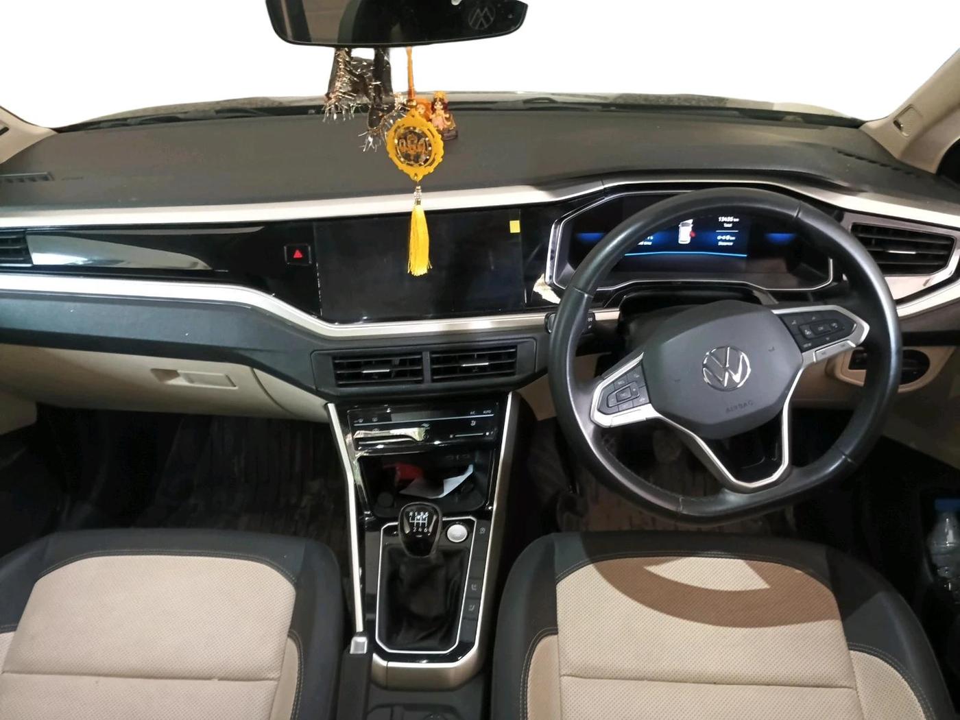 2026 Volkswagen VIRTUS TOPLINE TSI 1.0 MT, Petrol, Manual, 13,425 km, interior