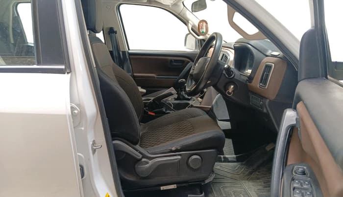 2023 Mahindra SCORPIO-N Z4 PETROL MT 7 STR, Petrol, Manual, 17,447 km, interior