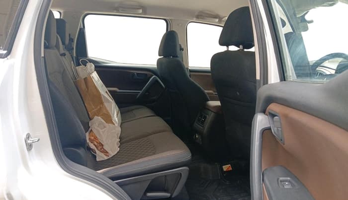2023 Mahindra SCORPIO-N Z4 PETROL MT 7 STR, Petrol, Manual, 17,447 km, interior