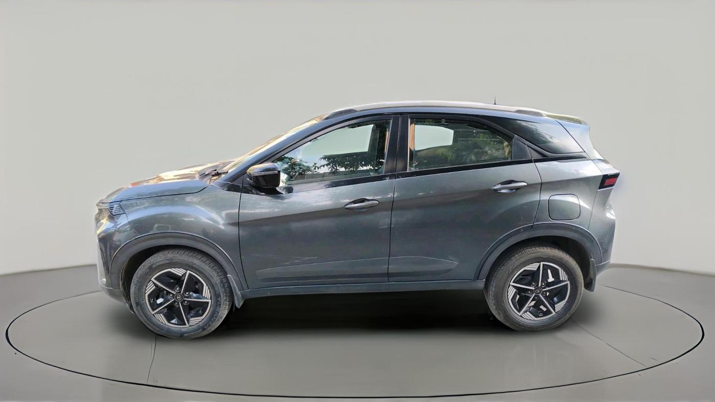 2024 Tata NEXON FEARLESS + SUNROOF DCA DUAL TONE 1.2 PETROL, Petrol, Automatic, 41,000 km, exterior