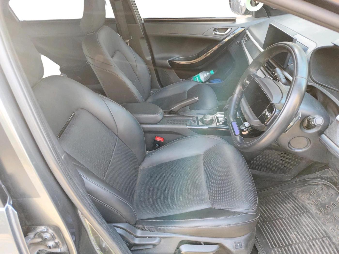 2024 Tata NEXON FEARLESS + SUNROOF DCA DUAL TONE 1.2 PETROL, Petrol, Automatic, 41,000 km, interior
