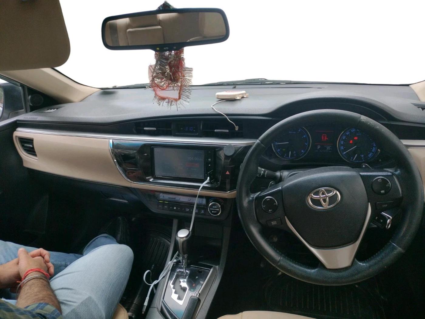 2015 Toyota Corolla Altis G CVT PETROL, Petrol, Automatic, 1,21,233 km, interior