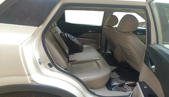 2019 Mahindra XUV300 W8 (O) 1.2 PETROL, Petrol, Manual, 71,338 km, interior