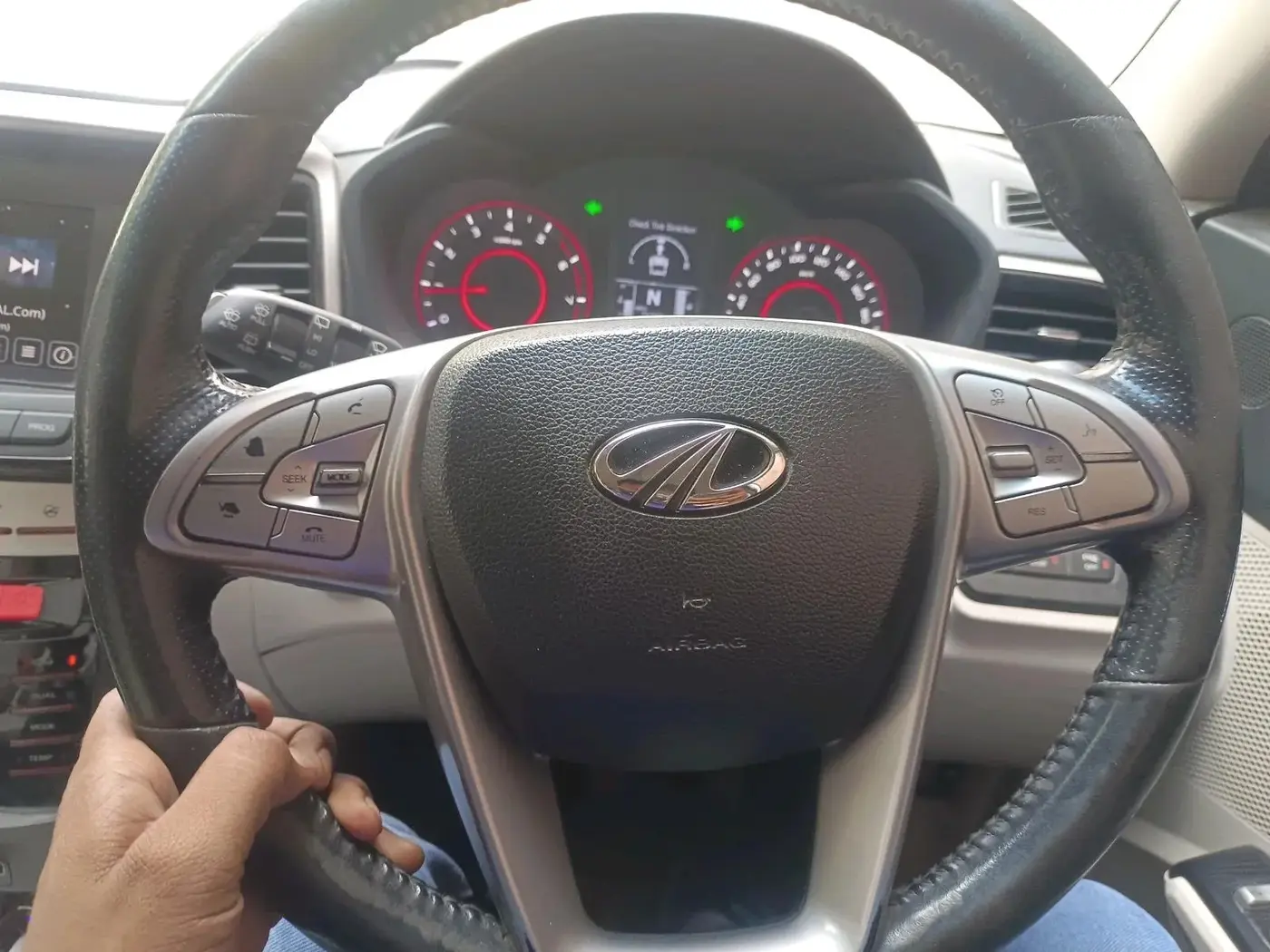 2019 Mahindra XUV300 W8 (O) 1.2 PETROL, Petrol, Manual, 71,338 km, interior