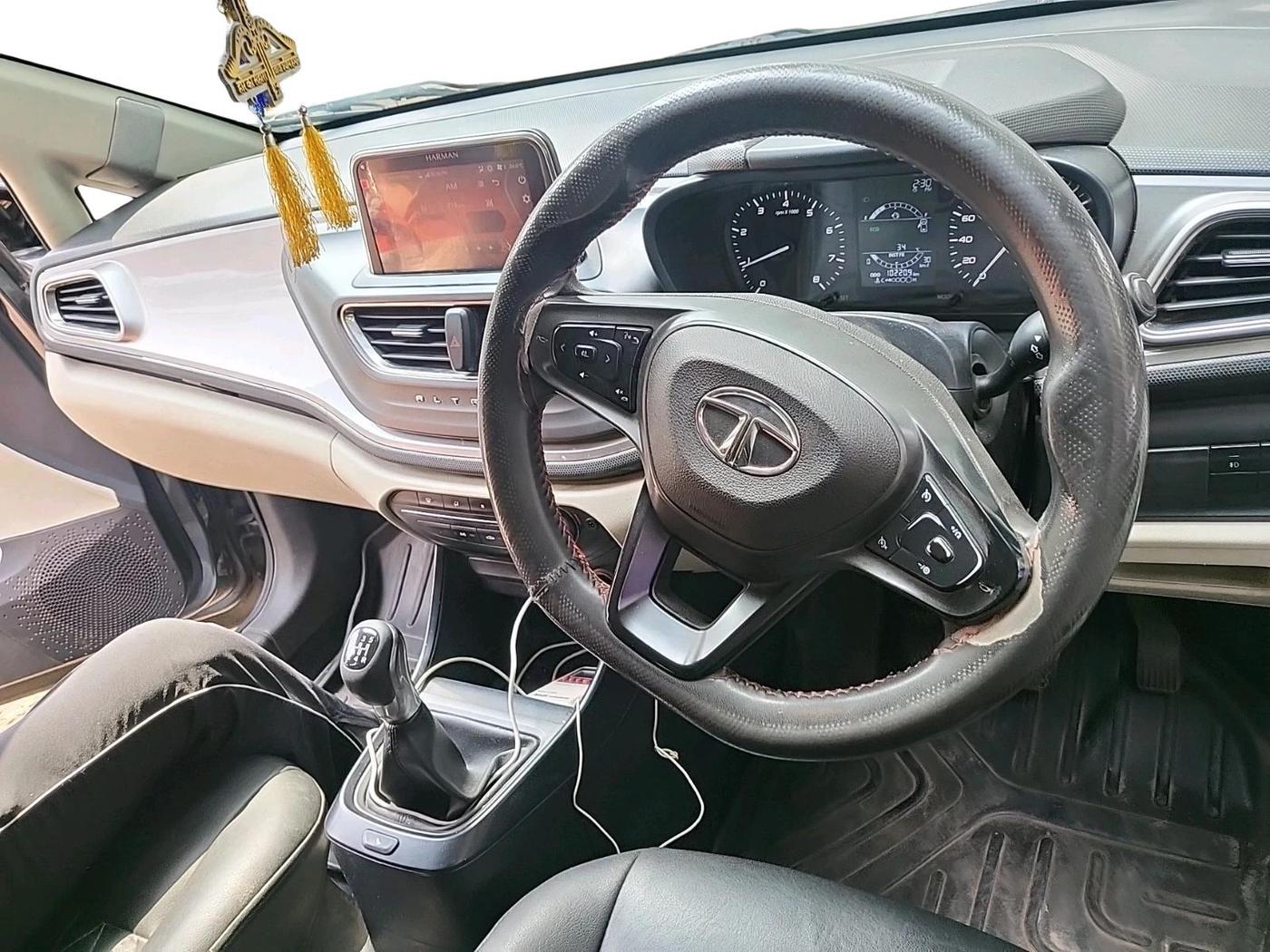 2022 Tata ALTROZ XT PETROL, Petrol, Manual, 1,02,209 km, interior