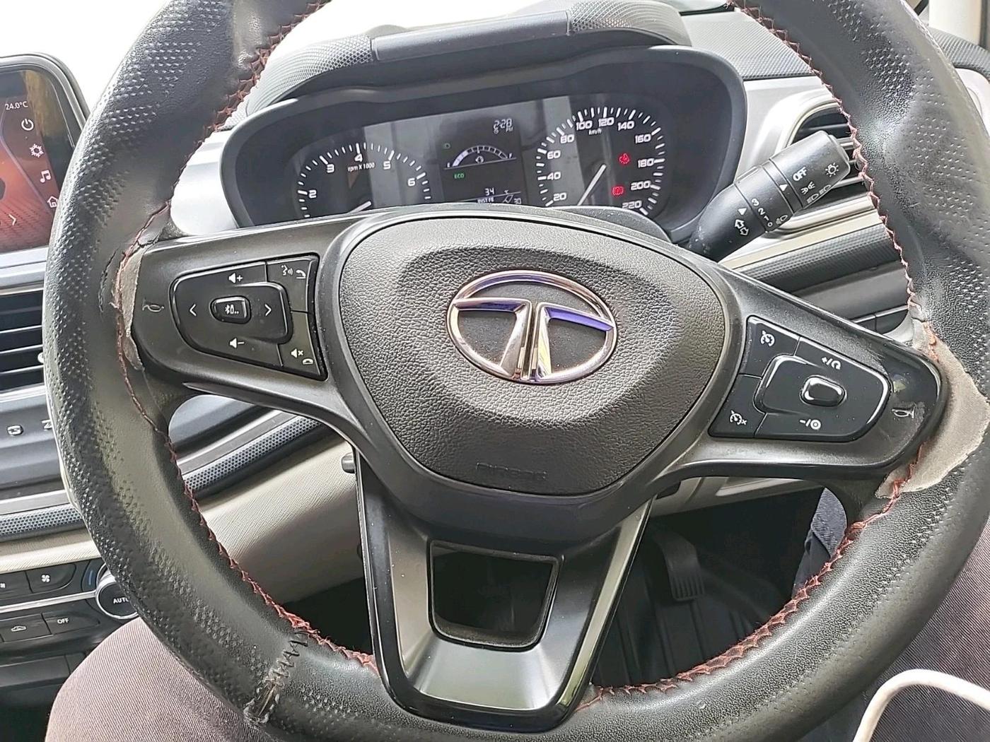 2022 Tata ALTROZ XT PETROL, Petrol, Manual, 1,02,209 km, interior