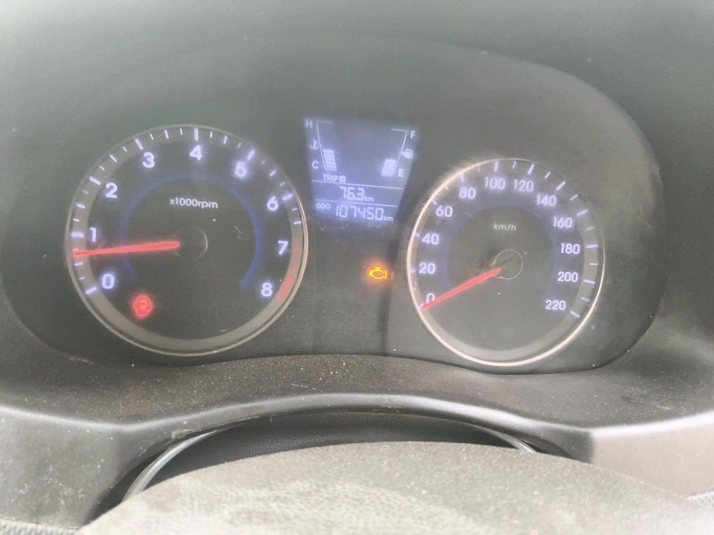 2013 Hyundai Verna FLUIDIC 1.6 VTVT EX, CNG, Manual, 1,07,450 km, interior