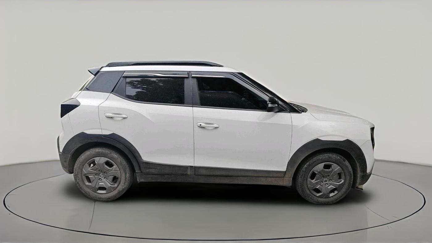 2024 Mahindra XUV 3XO MX3 Pro 1.2 L TCMPFi, CNG, Manual, 50,179 km, exterior