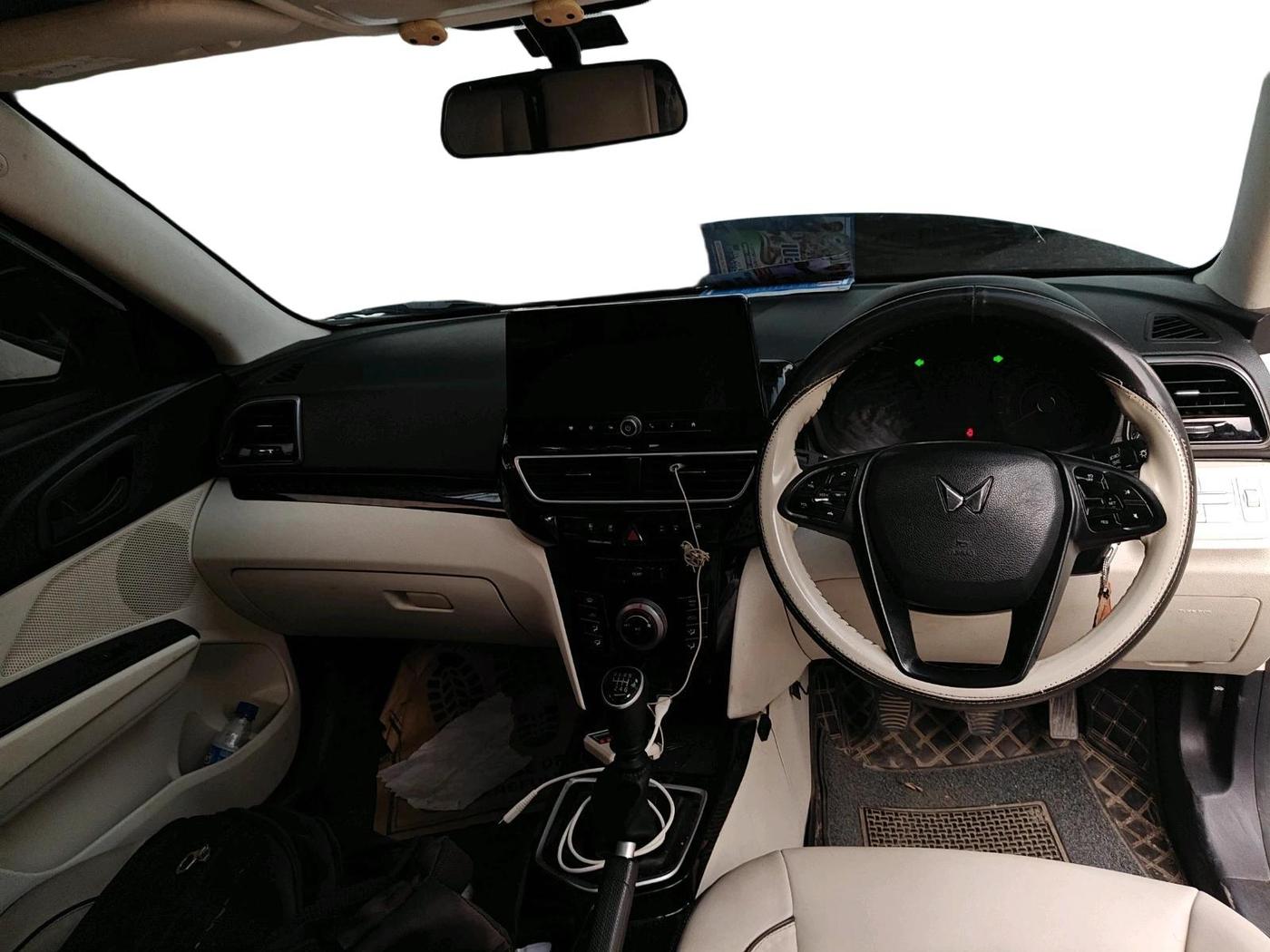 2024 Mahindra XUV 3XO MX3 Pro 1.2 L TCMPFi, CNG, Manual, 50,179 km, interior