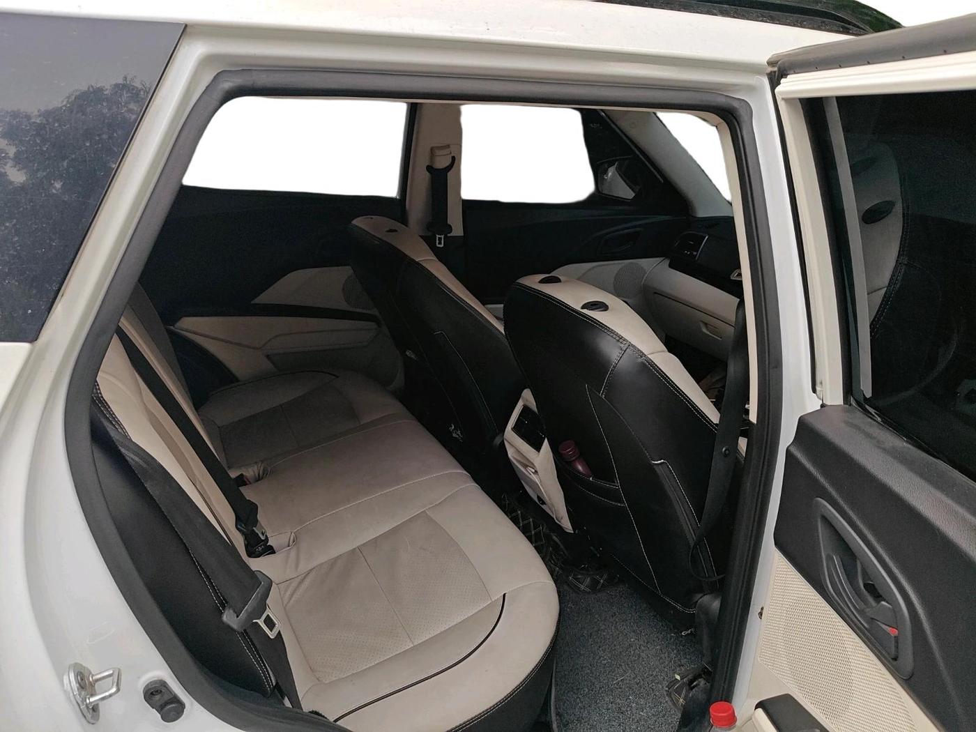 2024 Mahindra XUV 3XO MX3 Pro 1.2 L TCMPFi, CNG, Manual, 50,179 km, interior