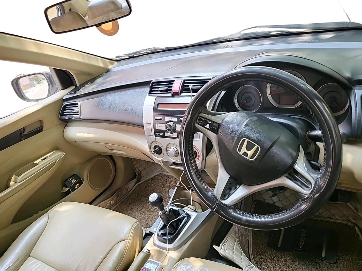 2011 Honda City 1.5L I-VTEC S MT, CNG, Manual, 1,42,407 km, interior