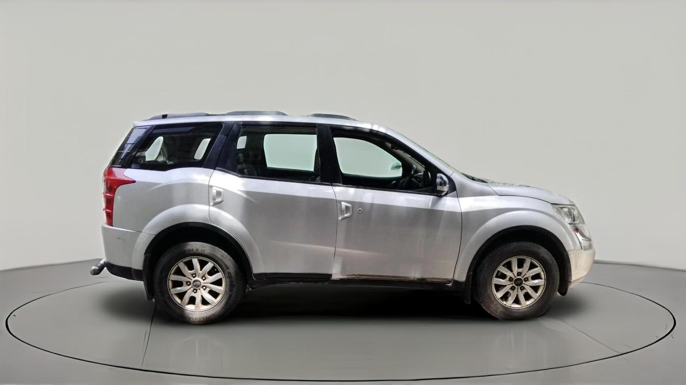 2016 Mahindra XUV500 W8 AT 1.99, Diesel, Automatic, 1,24,612 km, exterior
