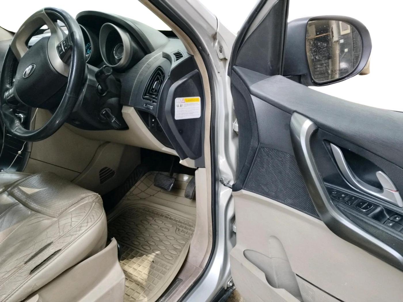 2016 Mahindra XUV500 W8 AT 1.99, Diesel, Automatic, 1,24,612 km, interior