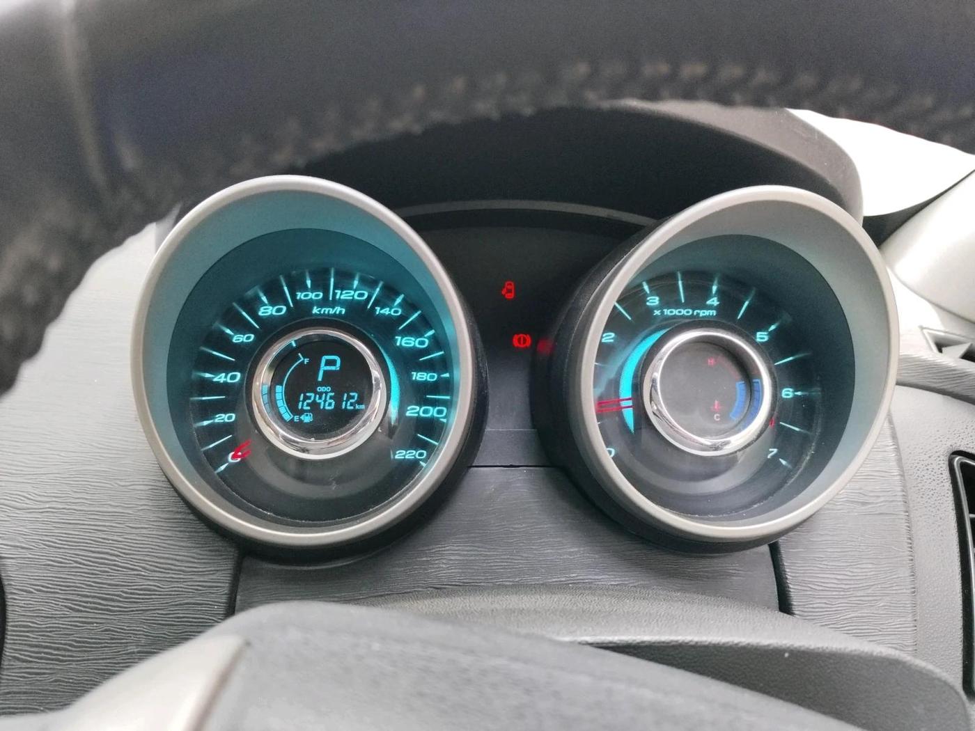 2016 Mahindra XUV500 W8 AT 1.99, Diesel, Automatic, 1,24,612 km, interior