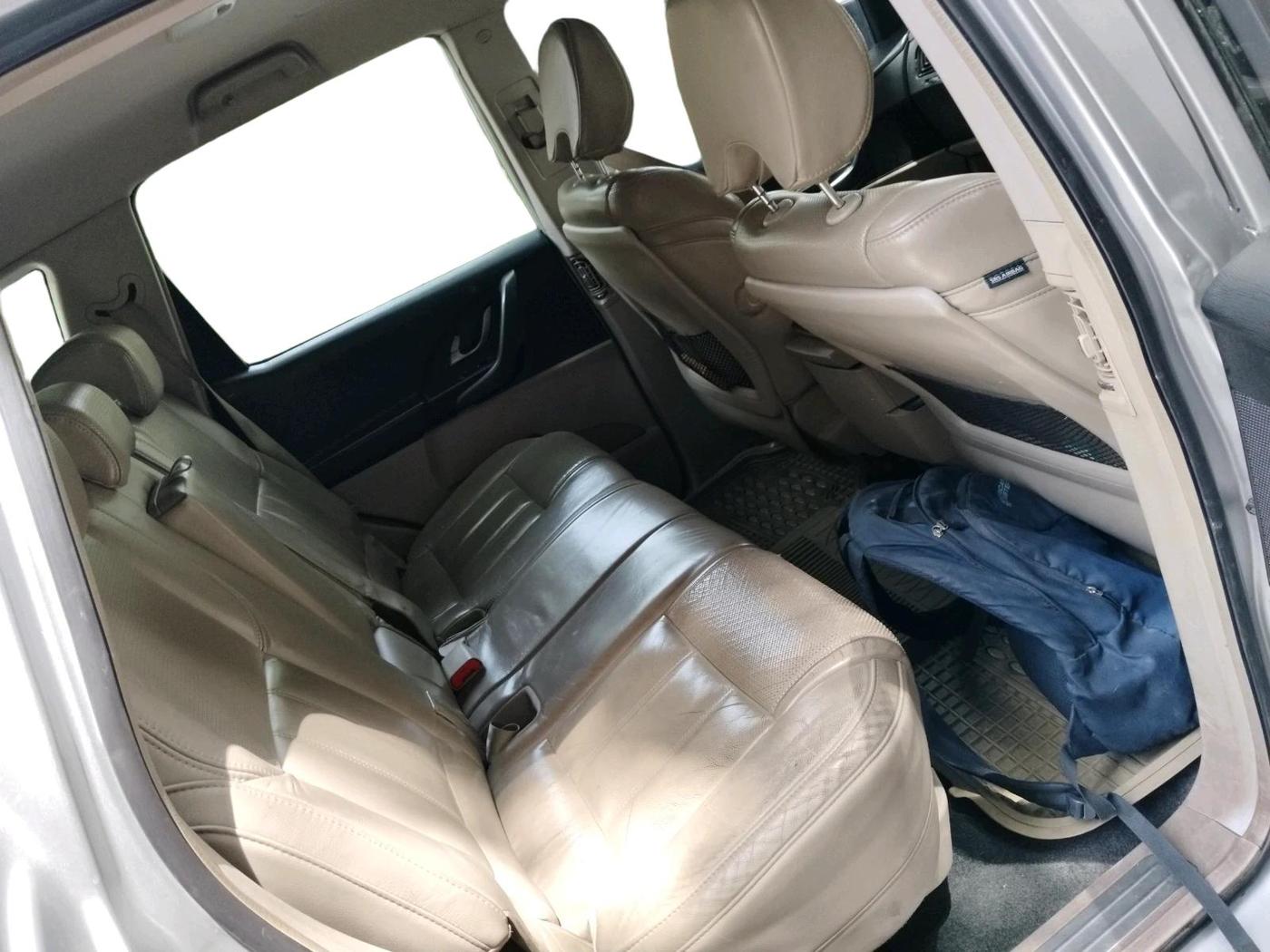 2016 Mahindra XUV500 W8 AT 1.99, Diesel, Automatic, 1,24,612 km, interior