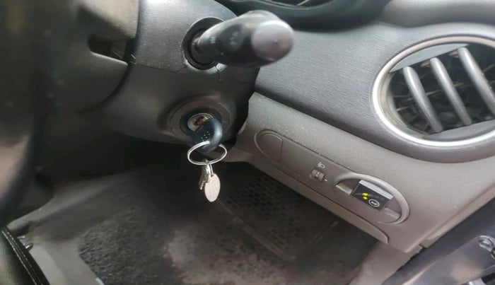 2015 Hyundai i10 MAGNA 1.1, CNG, Manual, 1,23,946 km, interior