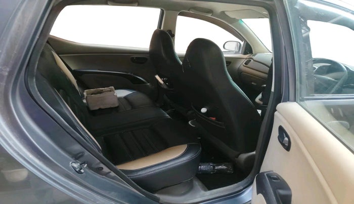 2015 Hyundai i10 MAGNA 1.1, CNG, Manual, 1,23,946 km, interior