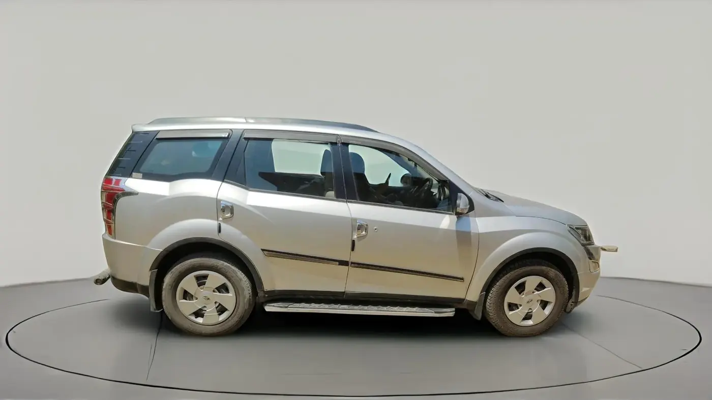 2017 Mahindra XUV500 W6 1.99, Diesel, Manual, 67,597 km, exterior