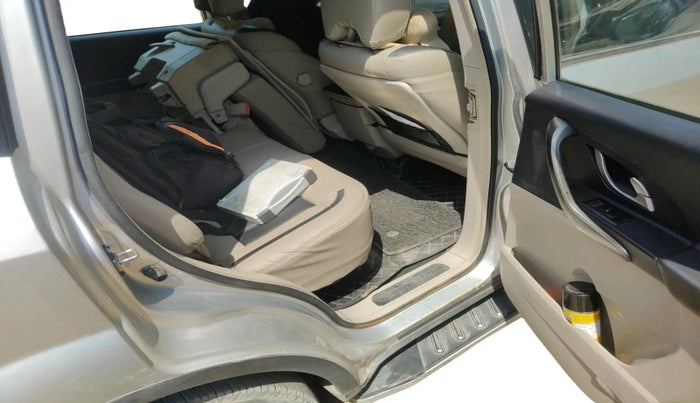 2017 Mahindra XUV500 W6 1.99, Diesel, Manual, 67,597 km, interior