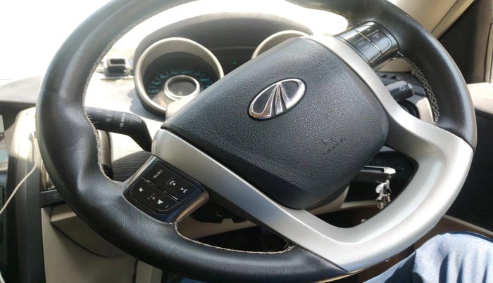 2017 Mahindra XUV500 W6 1.99, Diesel, Manual, 67,597 km, interior