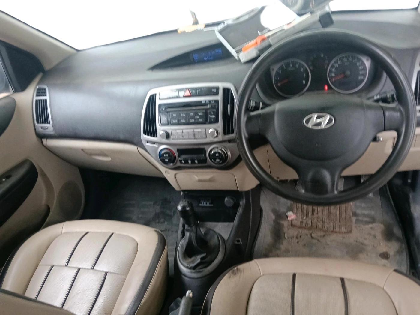 2013 Hyundai i20 MAGNA (O) 1.2, Petrol, Manual, 81,321 km, interior