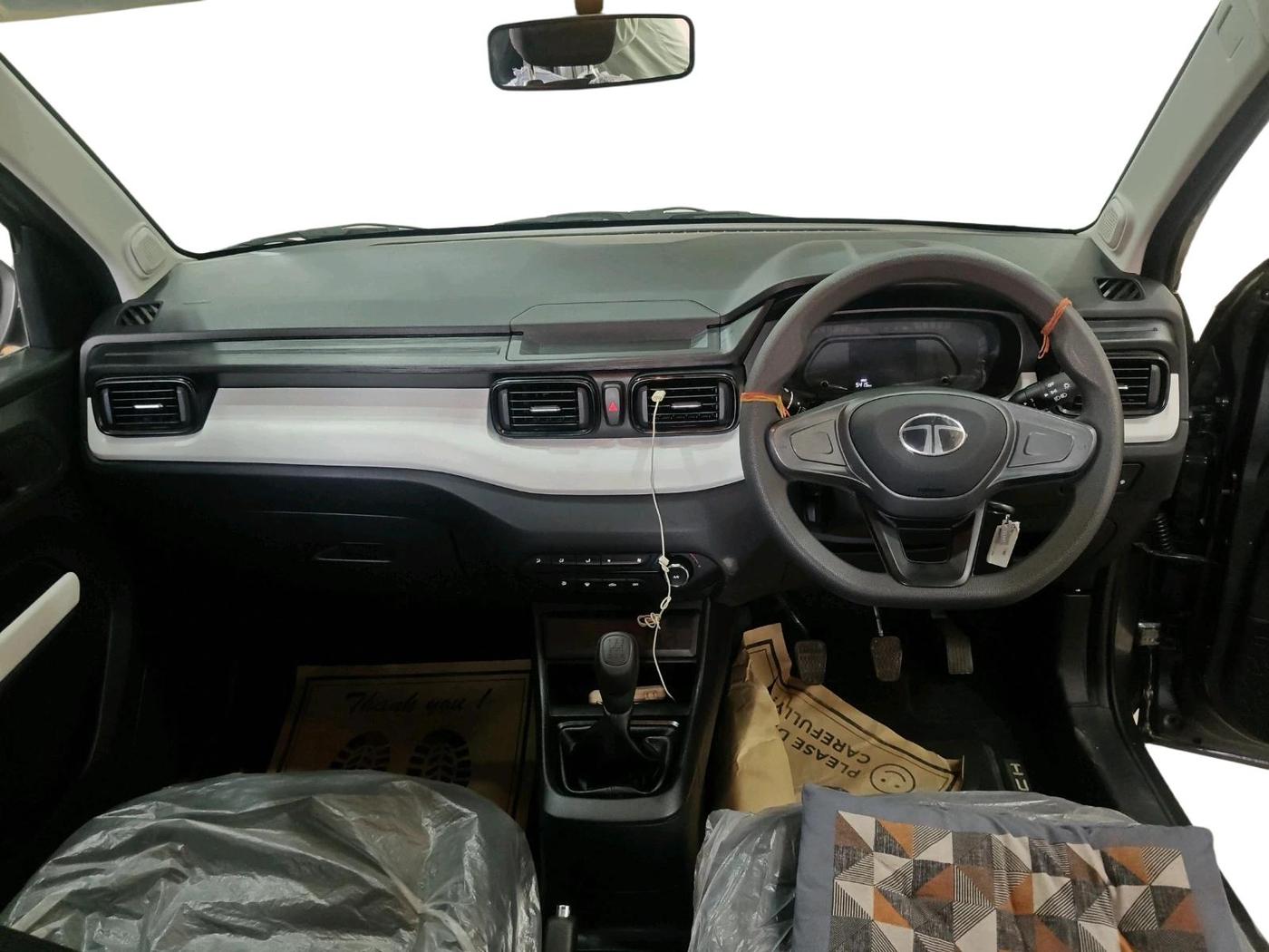 2025 Tata PUNCH PURE MT, Petrol, Manual, 5,415 km, interior
