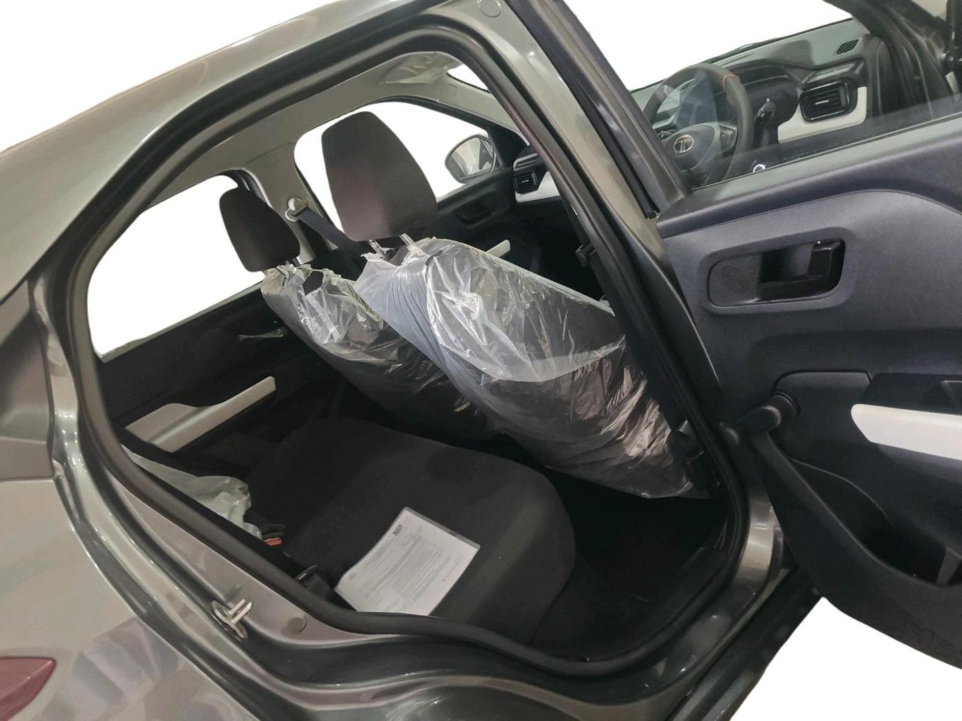 2025 Tata PUNCH PURE MT, Petrol, Manual, 5,415 km, interior