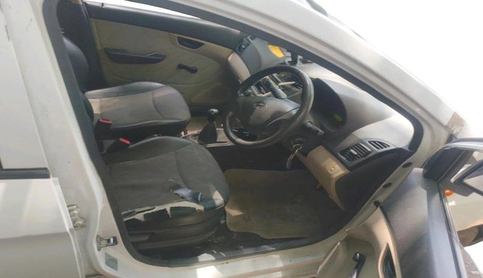 2013 Hyundai Eon ERA +, Petrol, Manual, 1,04,174 km, interior