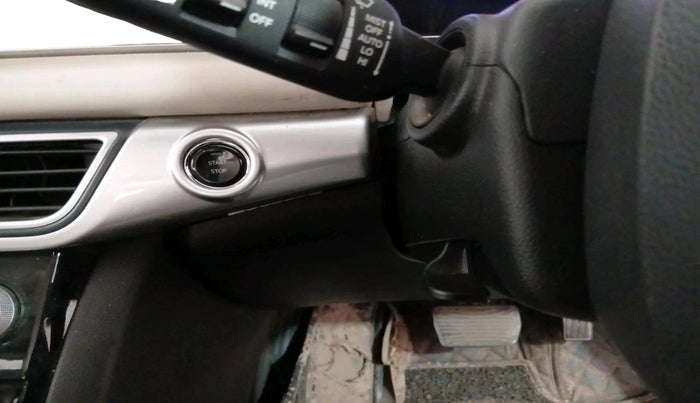 2022 Mahindra XUV700 AX 7 P AT 7 STR, Petrol, Automatic, 64,298 km, interior