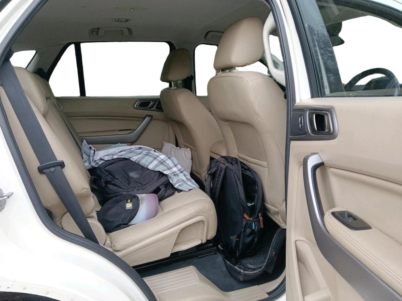 2016 Ford Endeavour TREND 3.2 4X4 AT, Diesel, Automatic, 1,13,768 km, interior