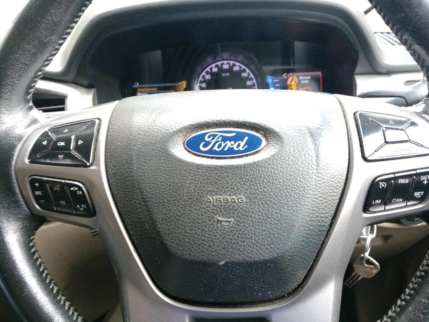 2016 Ford Endeavour TREND 3.2 4X4 AT, Diesel, Automatic, 1,13,768 km, interior