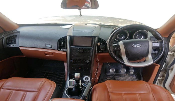 2017 Mahindra XUV500 W10 1.99, Diesel, Manual, 1,68,618 km, interior