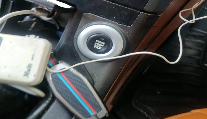 2017 Mahindra XUV500 W10 1.99, Diesel, Manual, 1,68,618 km, interior