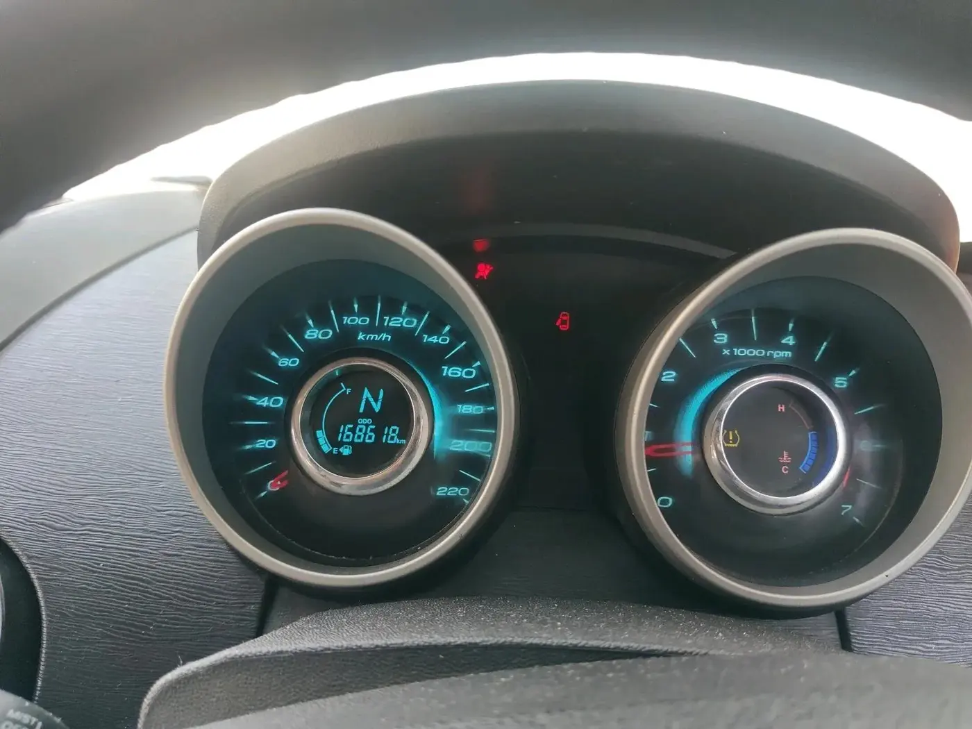 2017 Mahindra XUV500 W10 1.99, Diesel, Manual, 1,68,618 km, interior