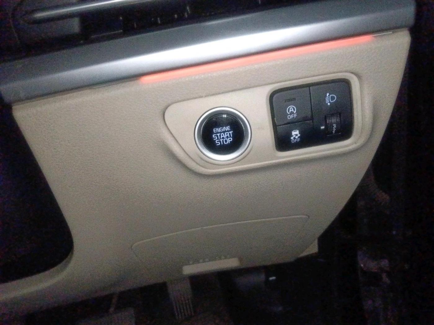 2023 KIA CARENS LUXURY PLUS 1.5 PETROL DCT 7 STR, Petrol, Automatic, 75,690 km, interior