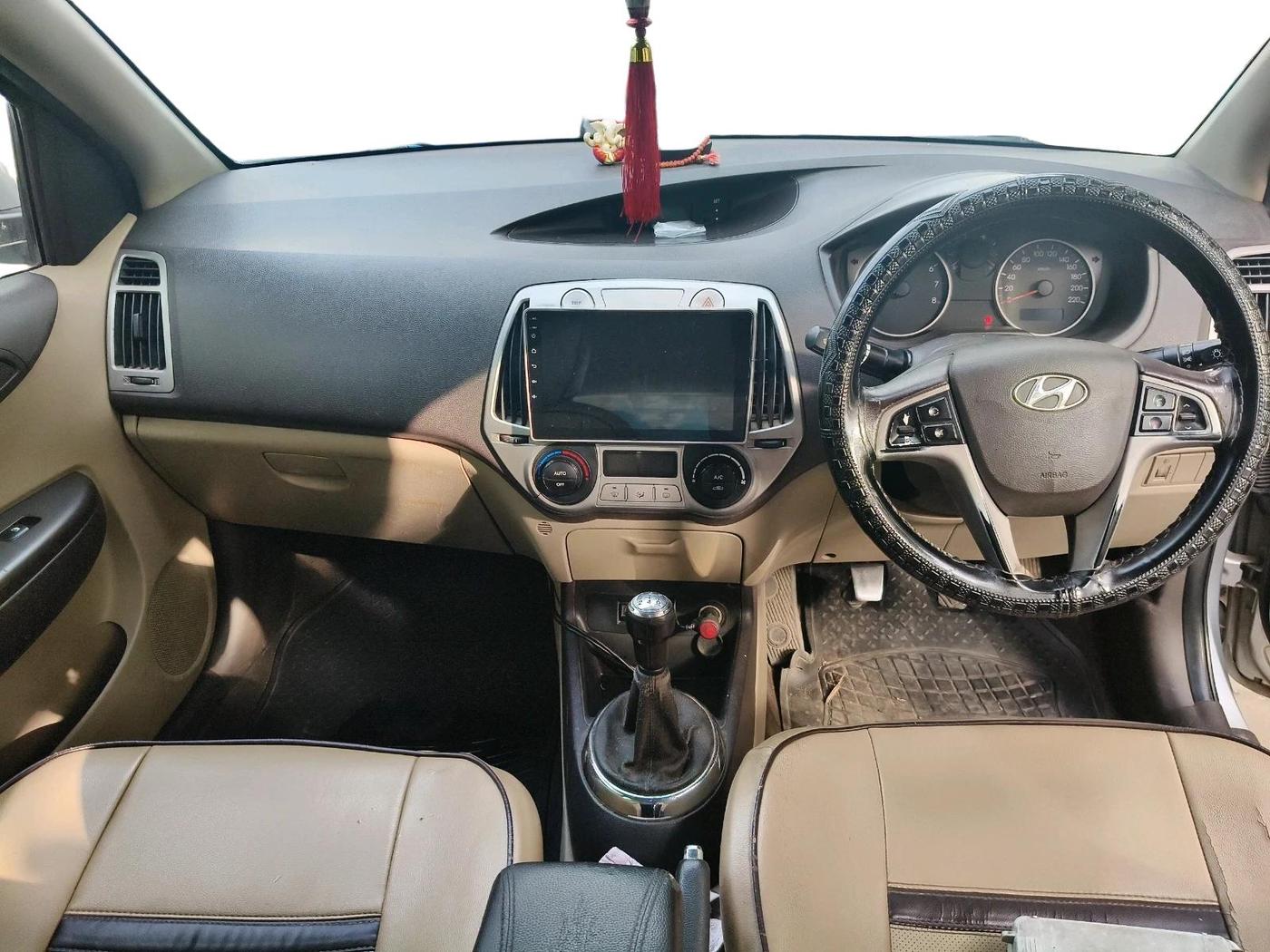2011 Hyundai i20 SPORTZ 1.2, Petrol, Manual, 1,03,878 km, interior