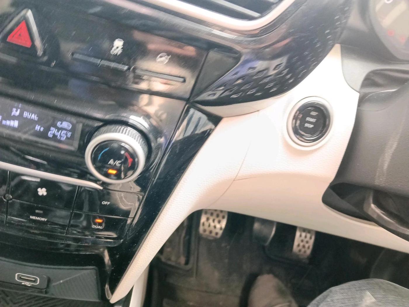2025 Mahindra XUV 3XO AX5 1.2 L TCMPFi, Petrol, Manual, 7,455 km, interior