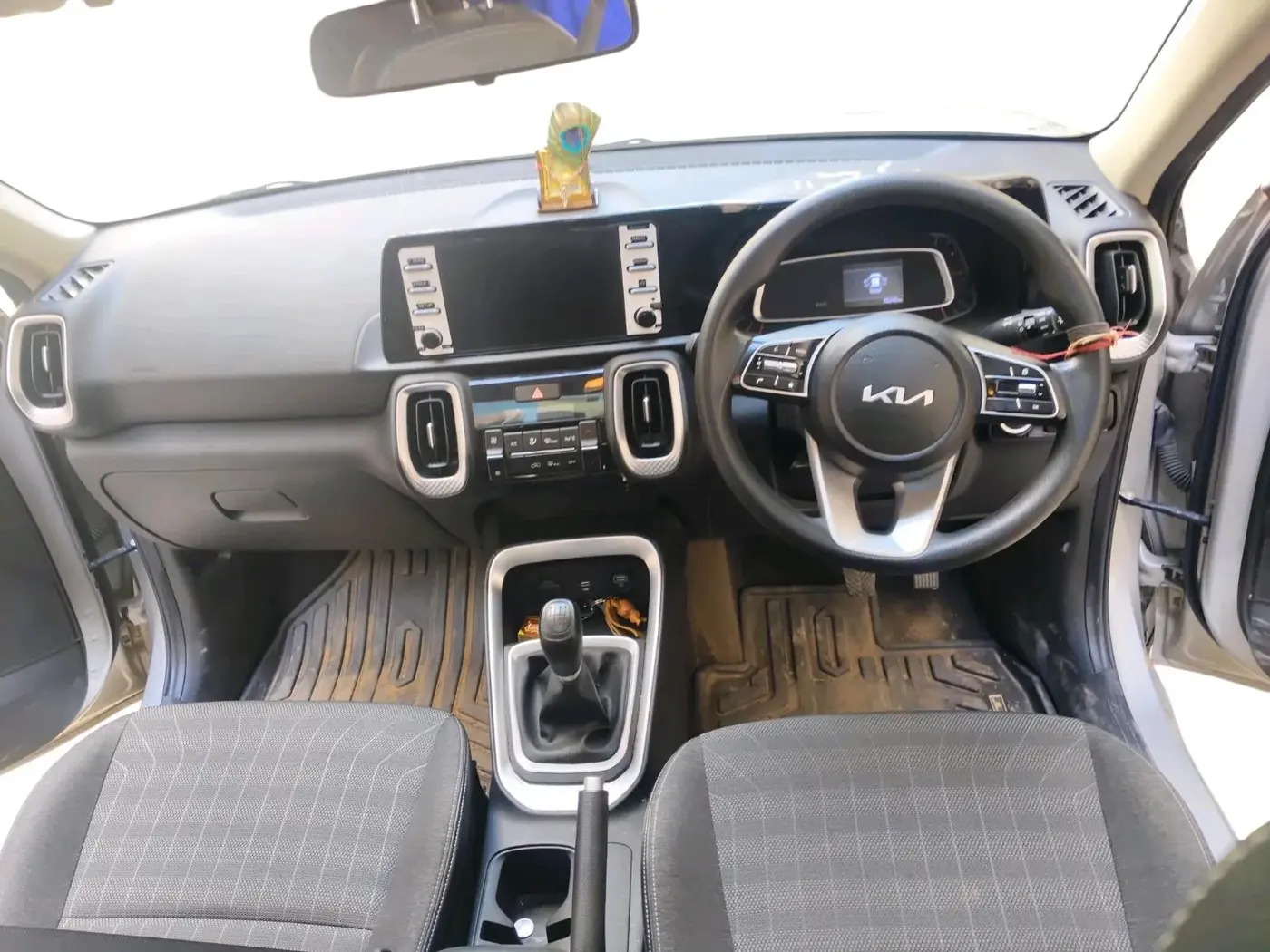 2023 KIA SONET HTK PLUS 1.0 IMT, Petrol, Manual, 15,243 km, interior