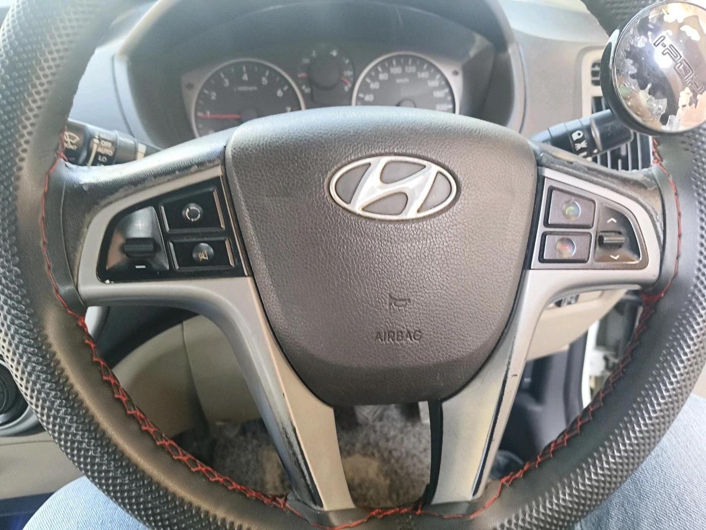 2013 Hyundai i20 SPORTZ 1.2, CNG, Manual, 1,15,354 km, interior
