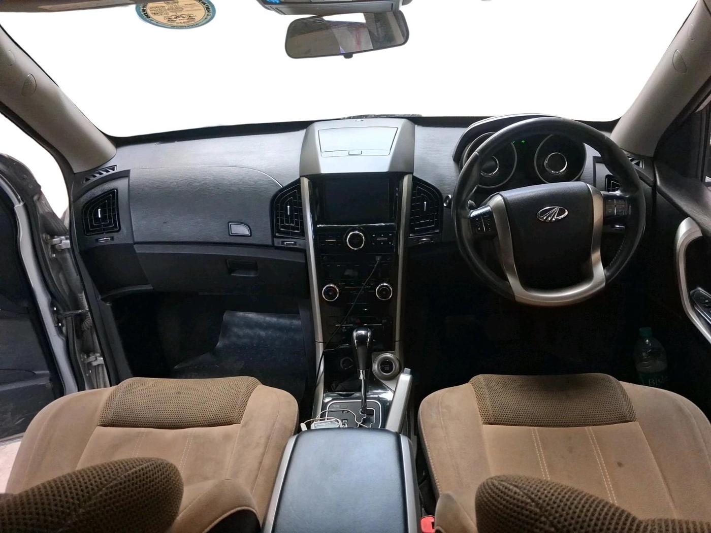 2020 Mahindra XUV500 W9 AT, Diesel, Automatic, 80,749 km, interior