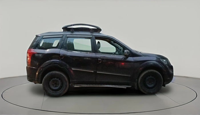 2017 Mahindra XUV500 W6 AT 1.99, Diesel, Automatic, 1,44,693 km, exterior