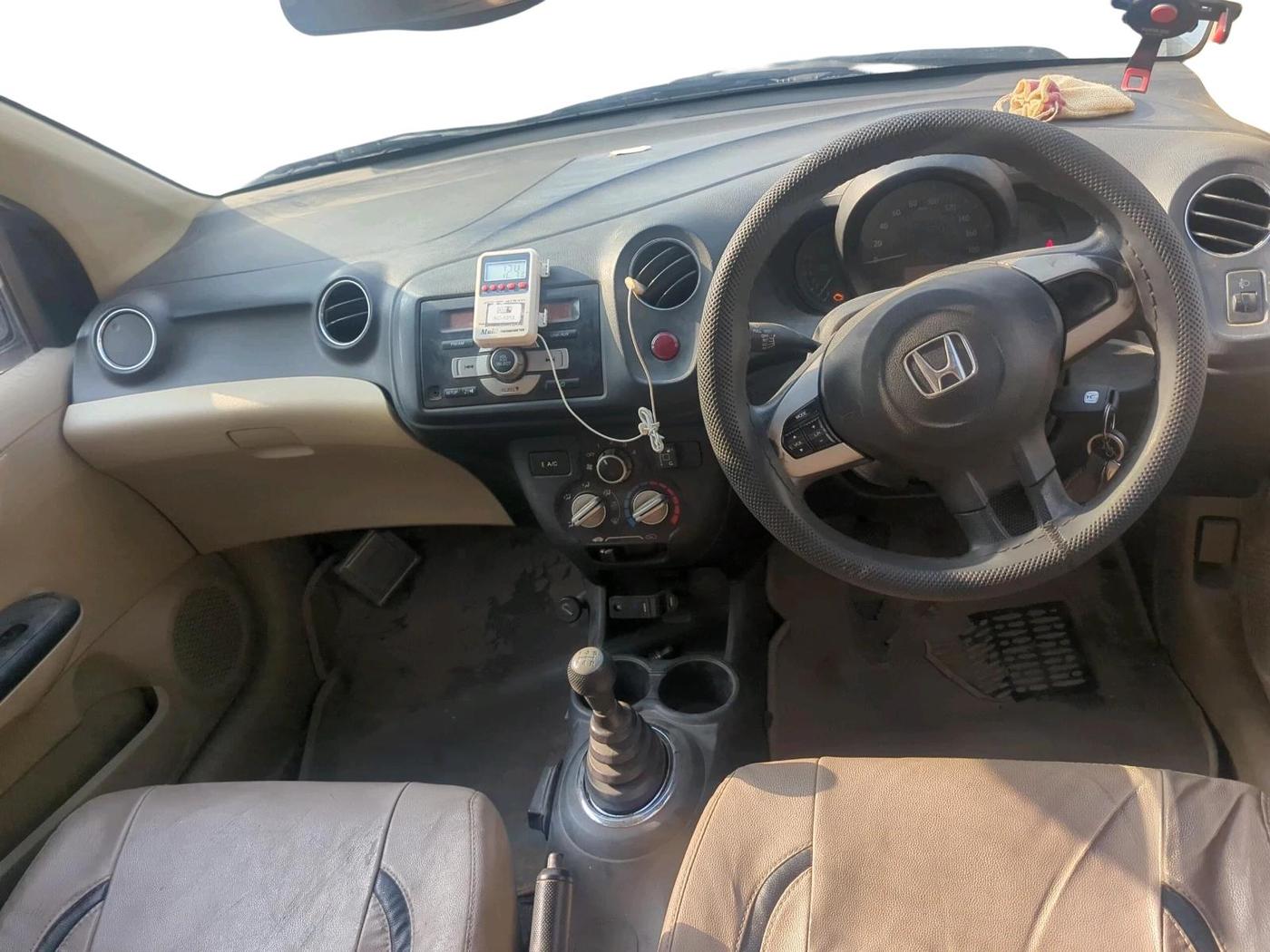2016 Honda Amaze 1.2L I-VTEC S, Petrol, Manual, 1,34,140 km, interior