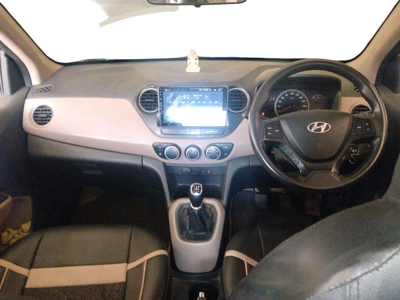 2015 Hyundai Grand i10 SPORTZ 1.2 KAPPA VTVT, Petrol, Manual, 1,20,967 km, interior