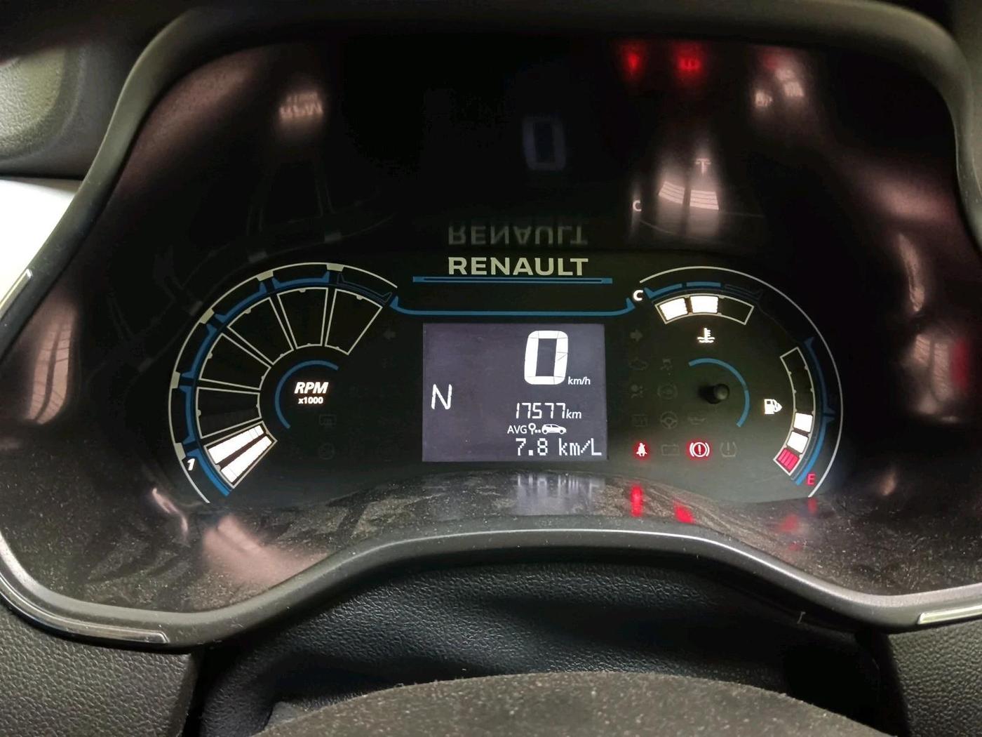 2022 Renault TRIBER RXZ AMT, Petrol, Automatic, 17,577 km, interior