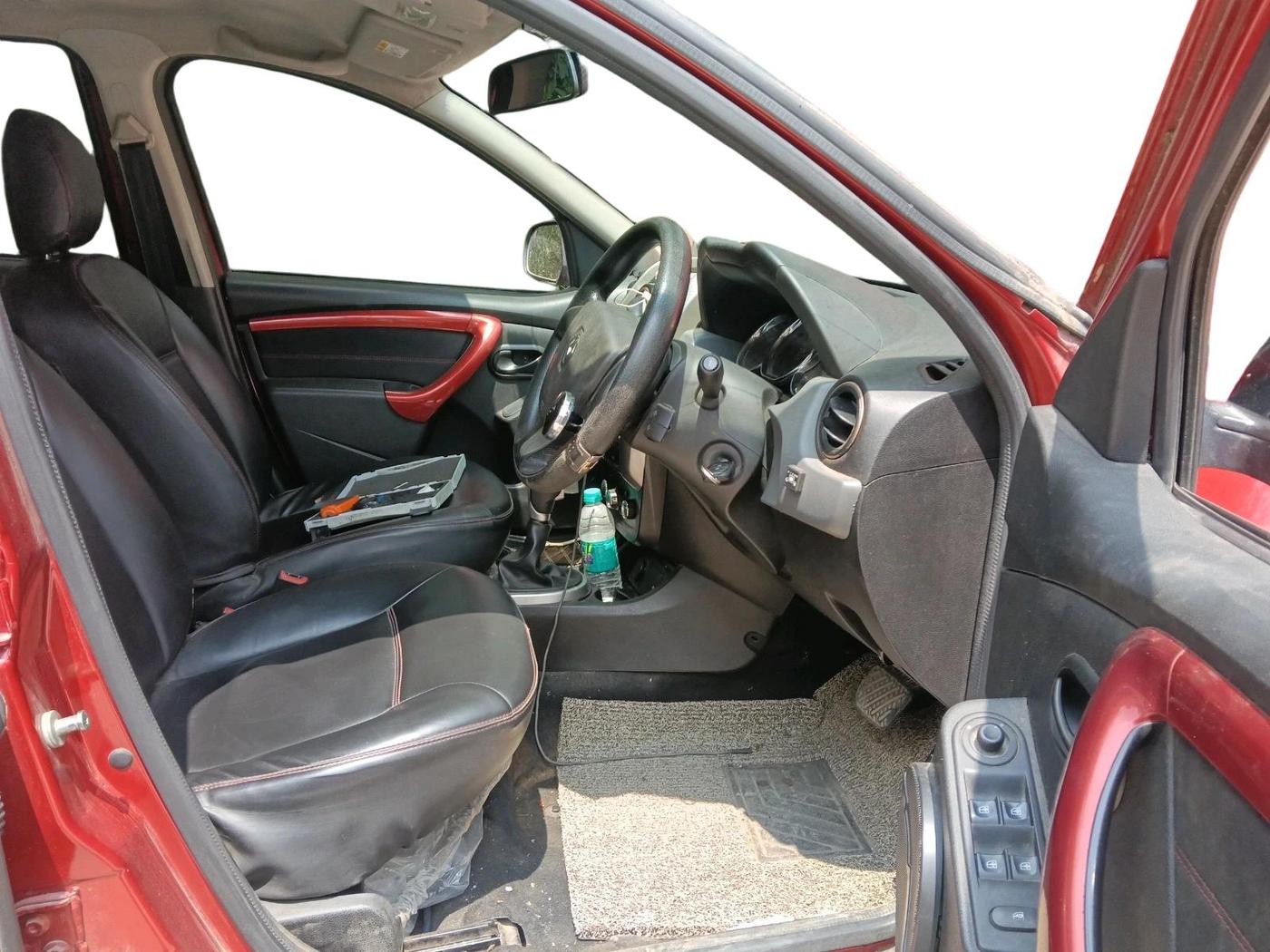 2017 Renault Duster RXS CVT, CNG, Automatic, 95,991 km, interior