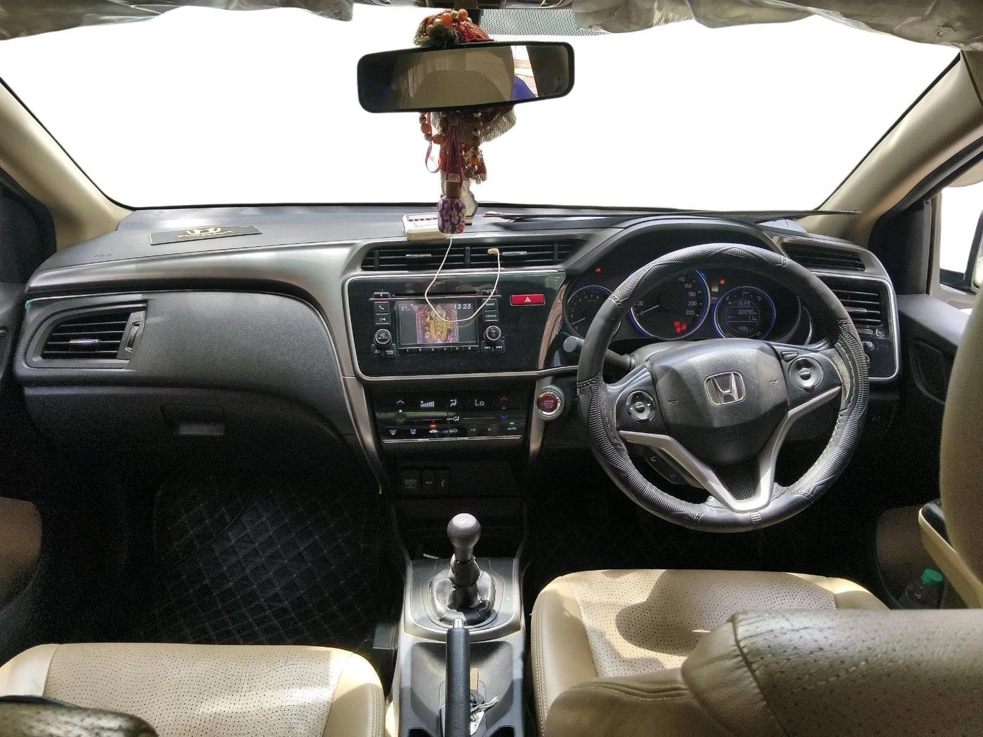 2015 Honda City 1.5L I-VTEC VX, Petrol, Manual, 1,02,290 km, interior