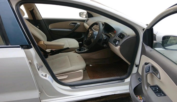 2011 Volkswagen Vento HIGHLINE 1.6 MPI, Petrol, Manual, 90,850 km, interior